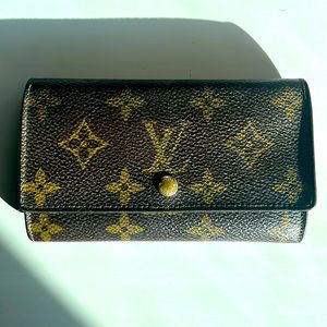 LOUIS VUITTON WALLET